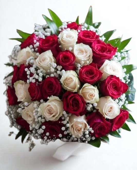 Buquê com 20 Rosas Vermelhas e 20 Rosas Brancas